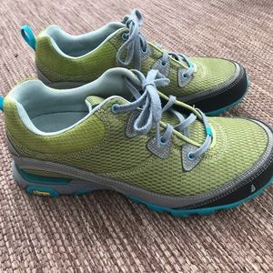 Ahnu Sugarpine Air Mesh Hiking Shoe mint condition
